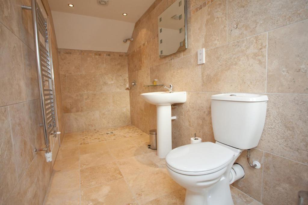 Holly Lodge Alnwick Room photo