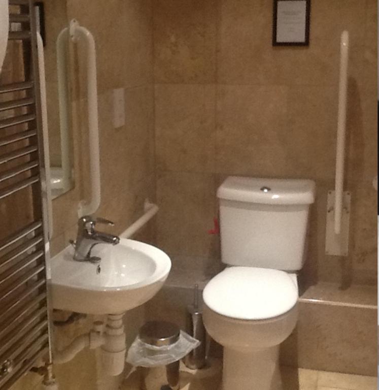 Holly Lodge Alnwick Room photo